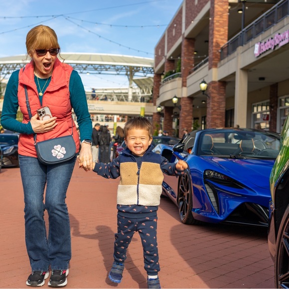 Meet the Posher - Picture 3 of 3